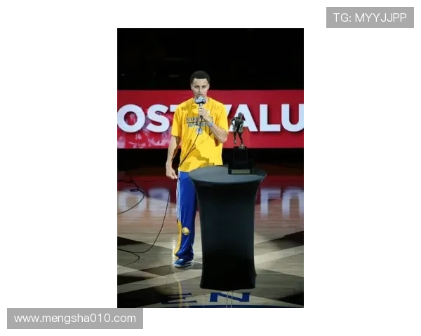 卢塞斯库之子归国受全场致意